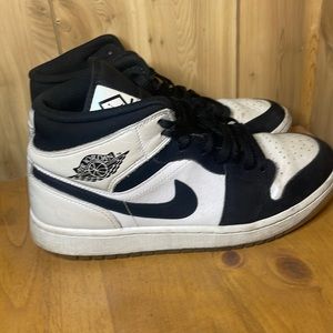 Jordan 1 Mid Diamond Shorts.